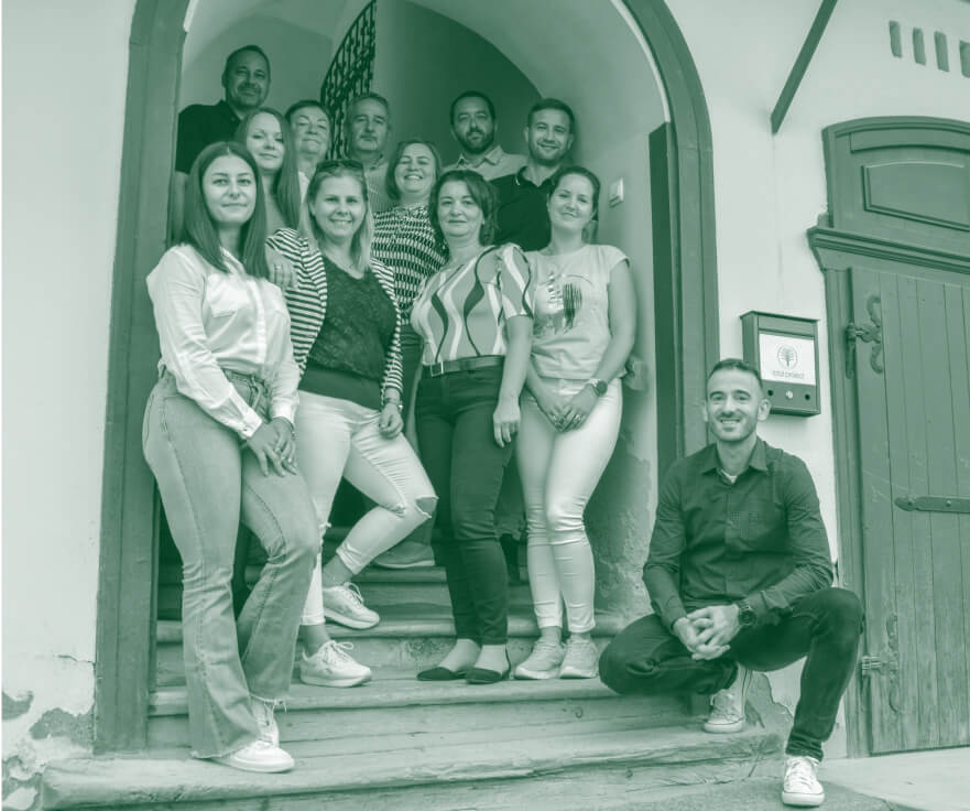 alt.contact.team-photo