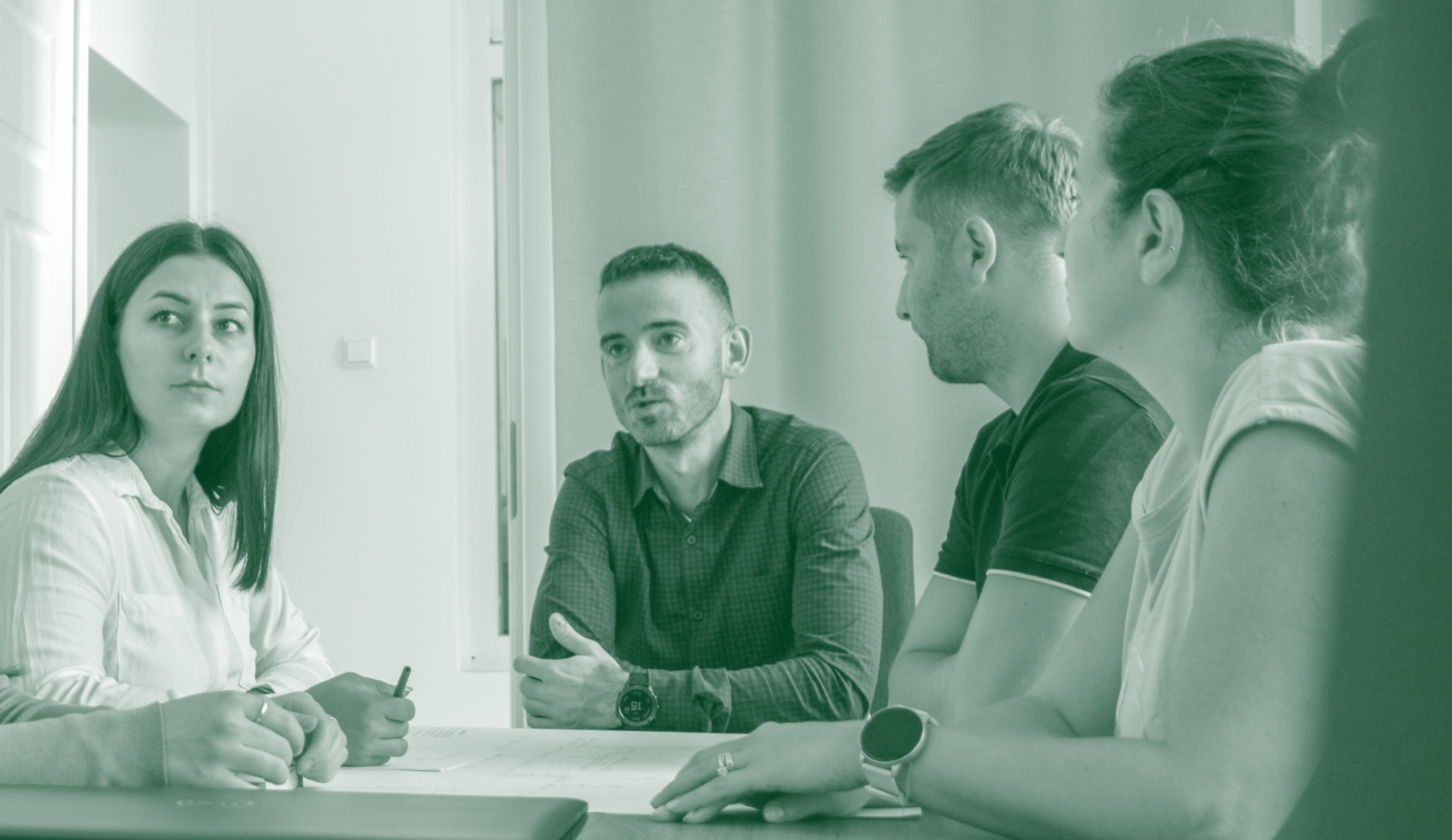 alt.about-us.team-meeting